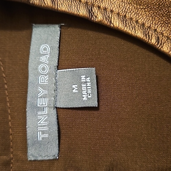 Tinley Road Bronze Metallic Top, M - Picture 5 of 7